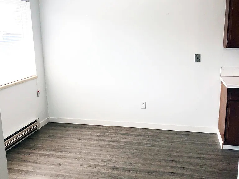 2121 E Jefferson St — Photo 8