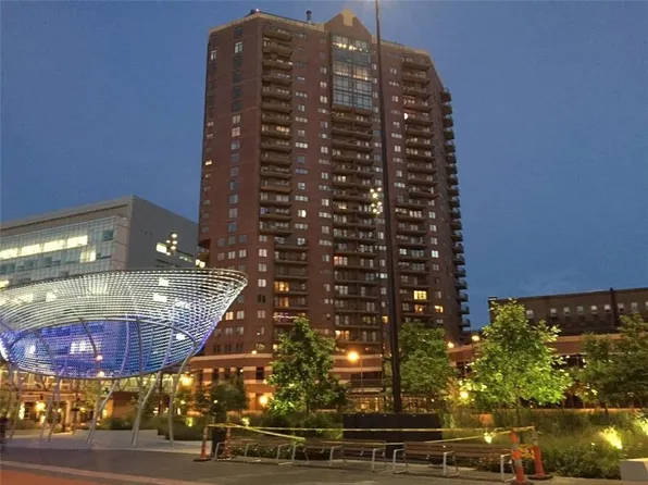 300 Walnut St Unit 1401, Des Moines, IA 50309