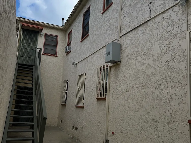 2417 Magnolia Ave #6 — Photo 2