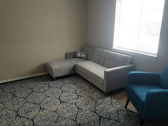 4th image of 214 Spruce Rd #10