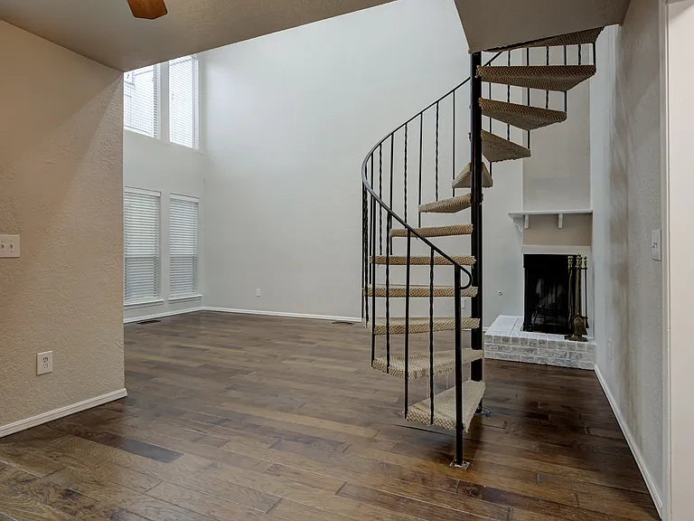 405 Sundance Ln — Photo 37
