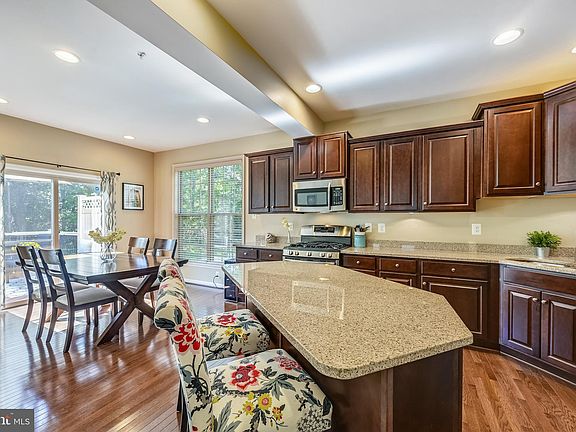 3rd image of 8261 Carinoso Way
