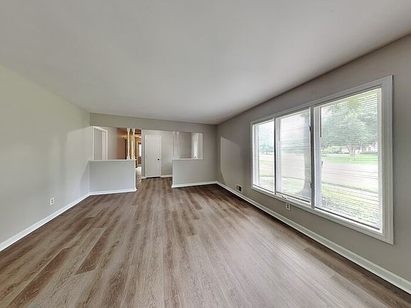 3rd image of 9580 E 192nd St