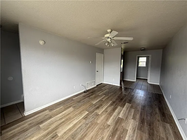 2807 Cantabrian Dr #B — Photo 3