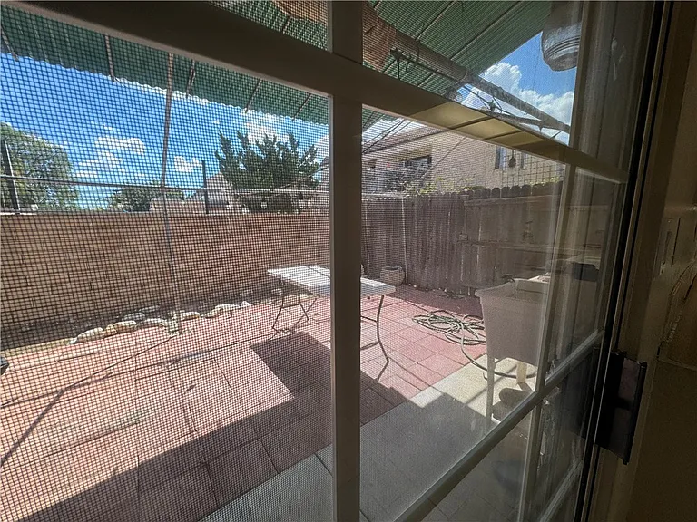 3822 1/2 Grace Ave #3822 — Photo 8