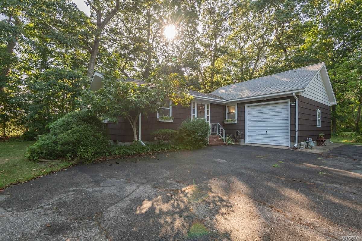 300 6th St, Laurel, NY 11948 Zillow