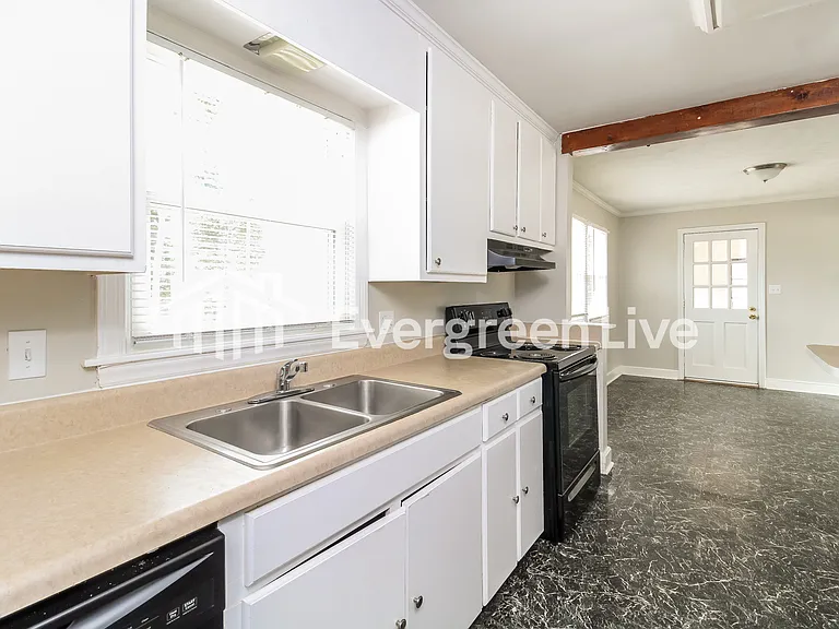 5426 Garden Lake Dr — Photo 4
