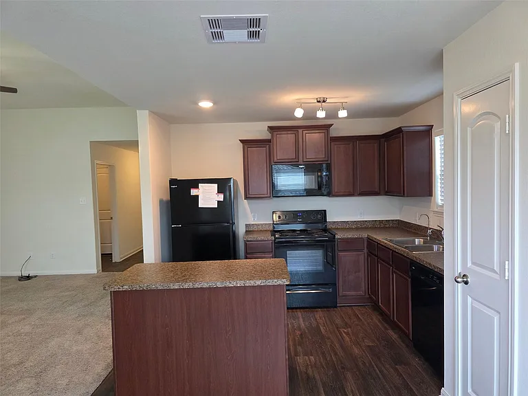 723 Crystal Lakes Dr — Photo 14