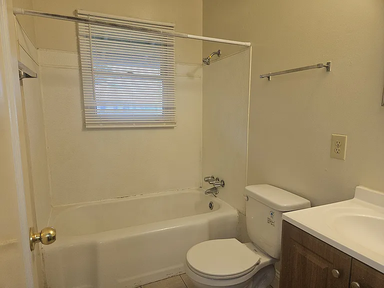 2039 E Simpson Ave #4 — Photo 4