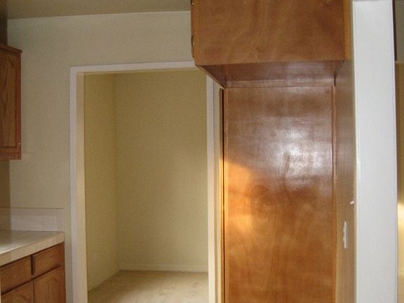 4th image of 1146 E 106th St