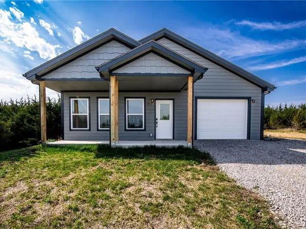 213 Bald Eagle Dr, Linn Valley, KS 66040
