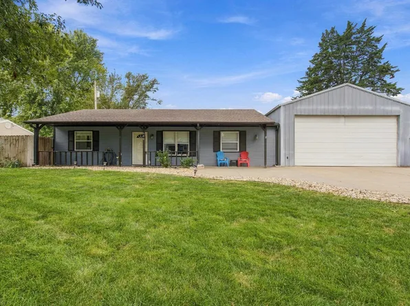 800 Brookwood Cir, Manhattan, KS 66502