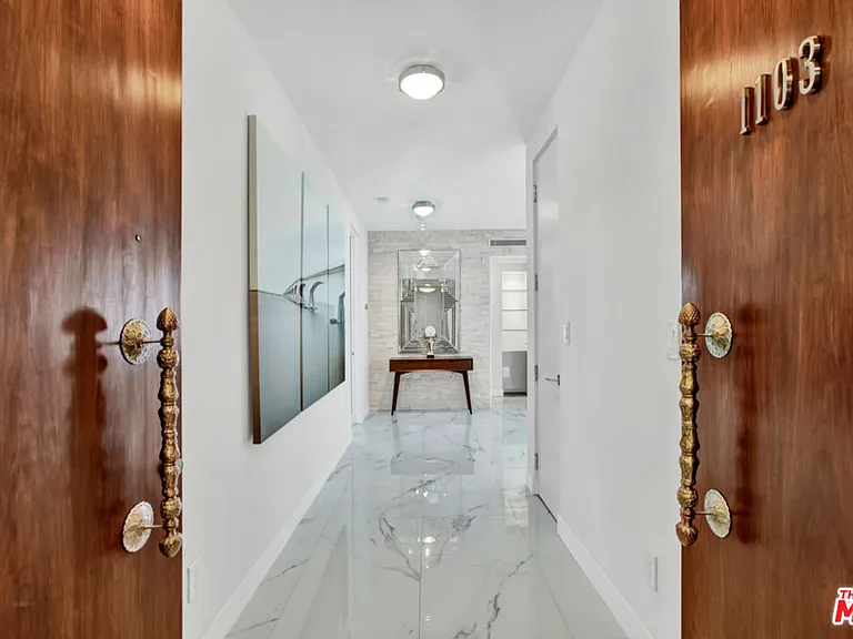 1100 Alta Loma Rd #1103 — Photo 2