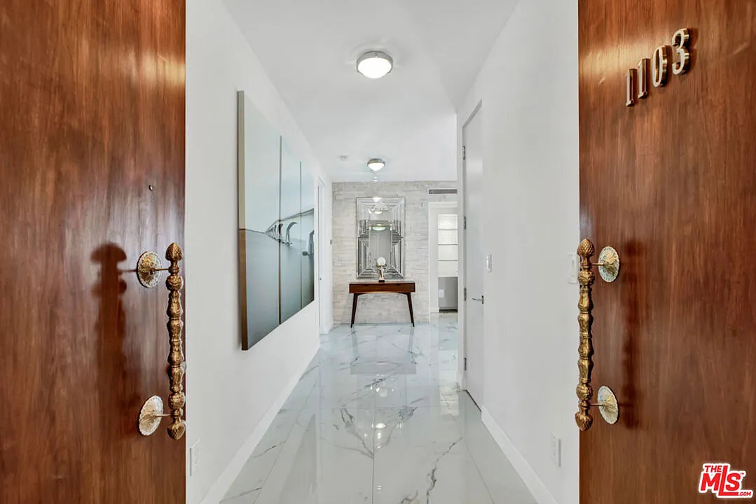Building Photo - 1100 Alta Loma Rd #1103