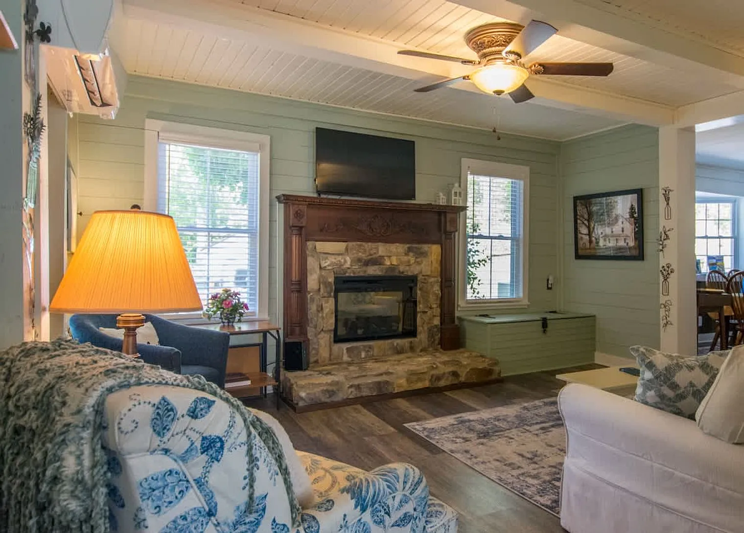 3 bed, 2.0 bath, $3,784 — Photo 3