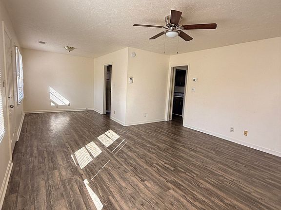 5th image of 100 Chuck Cir