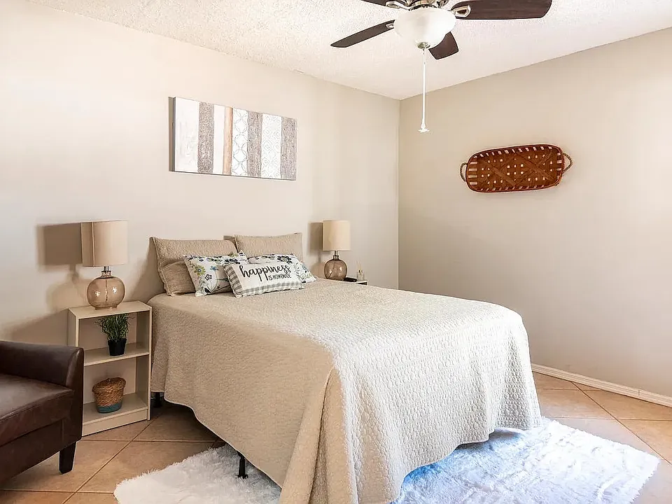134 Lakepointe Cir #2