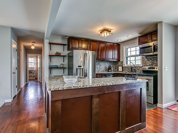 4th image of 1708 D Ville Dr