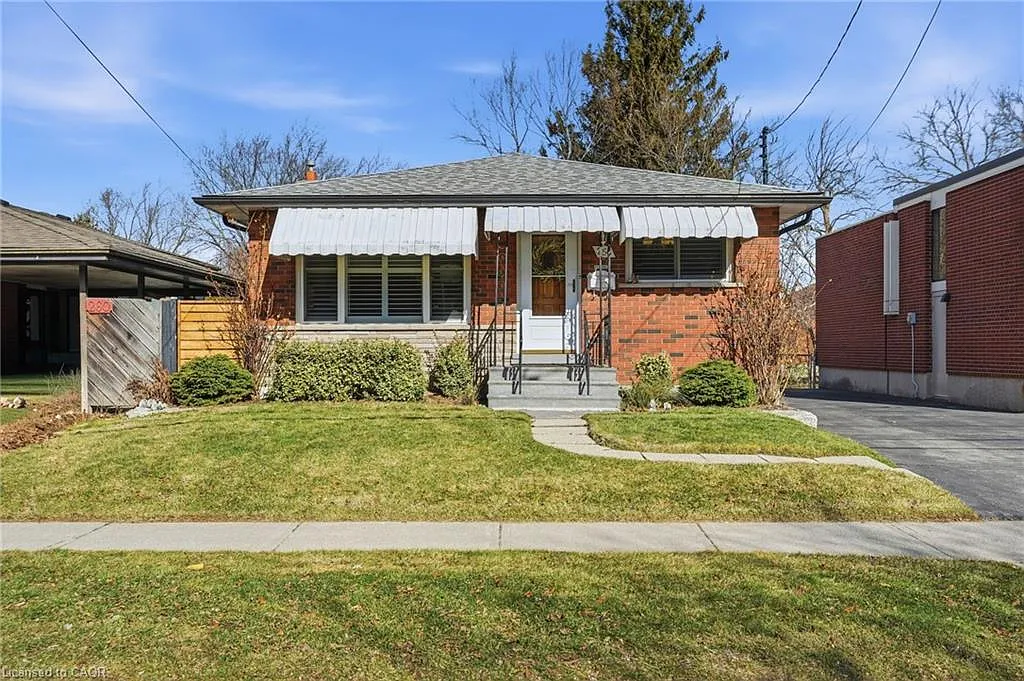 256 Whitney Ave photo 1