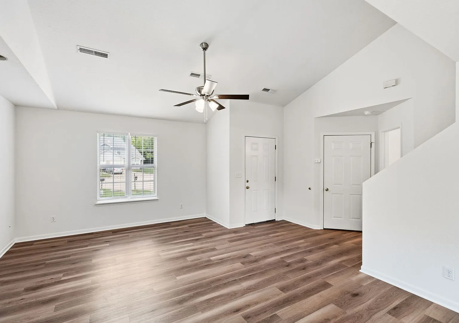 4402 - 4404 Jeana Court — Photo 2
