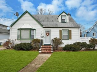 85 Carl St, Valley Stream, NY 11580