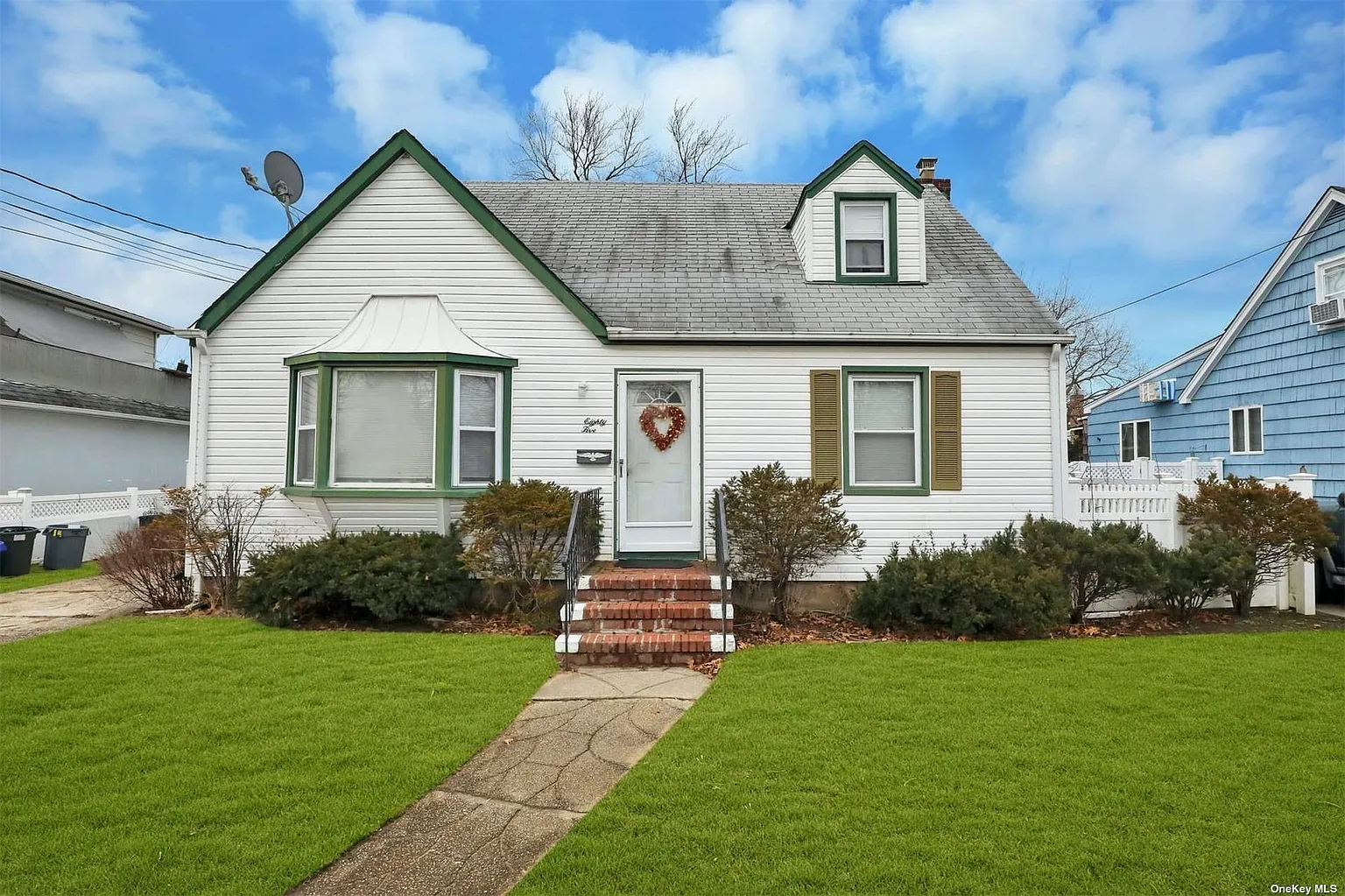 85 Carl St photo 1