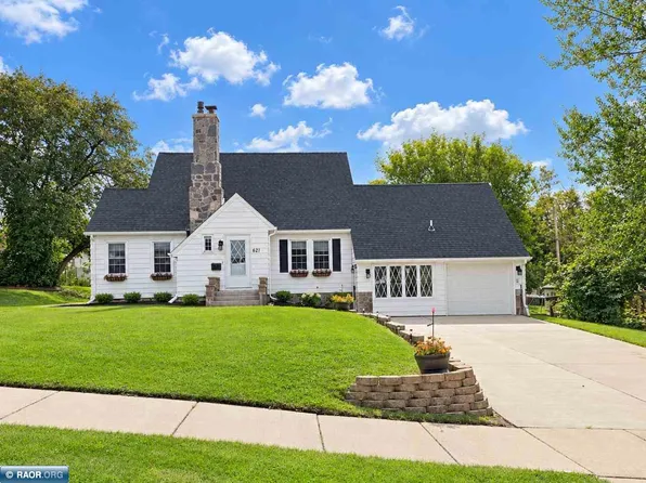 621 4th St NW, Chisholm, MN 55719