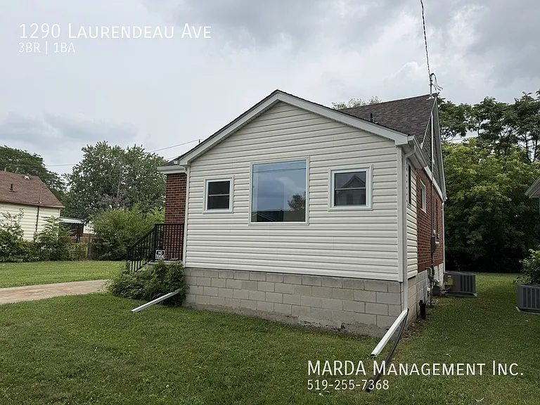 1290 Laurendeau Ave — Photo 2