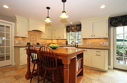 5th image of 21 Glenwood Dr