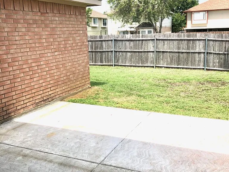 5617 Wellston Dr — Photo 20