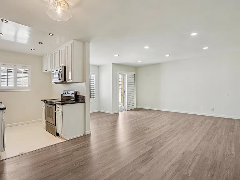 Willis Apartments — Photo 33