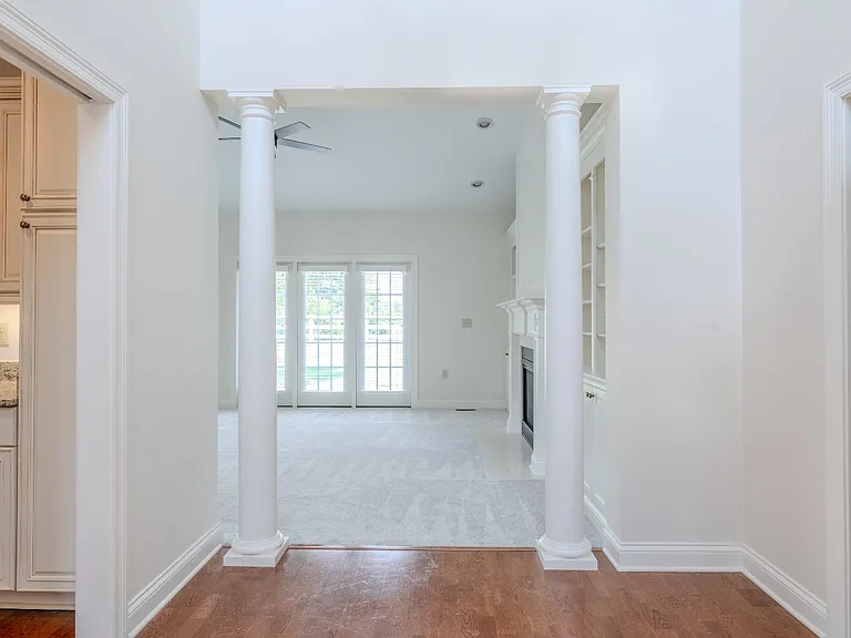 8196 Course View Dr — Photo 25