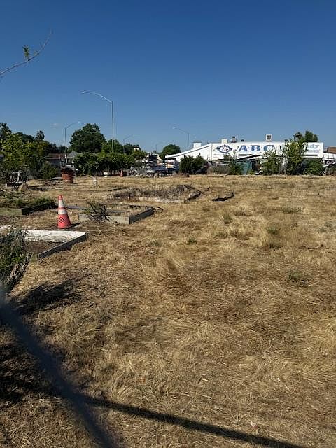 1st image of 4545 E Belmont Ave
