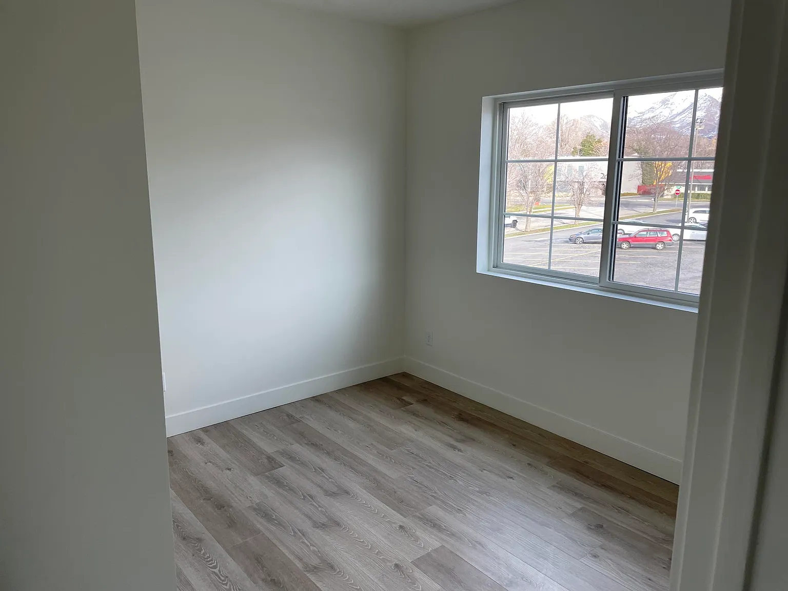1272 E Hudson Ave — Photo 3