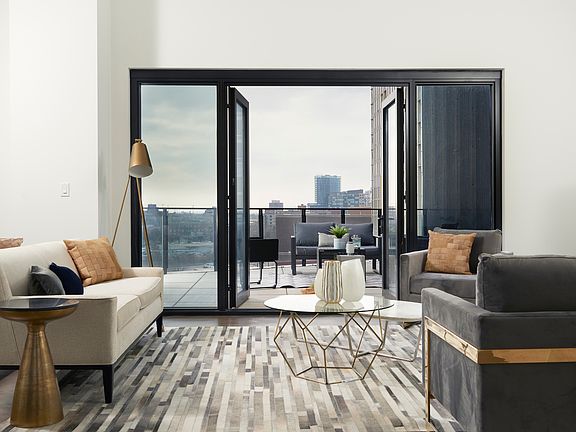 4th image of 676 N Kingsbury St #Penthouse 02