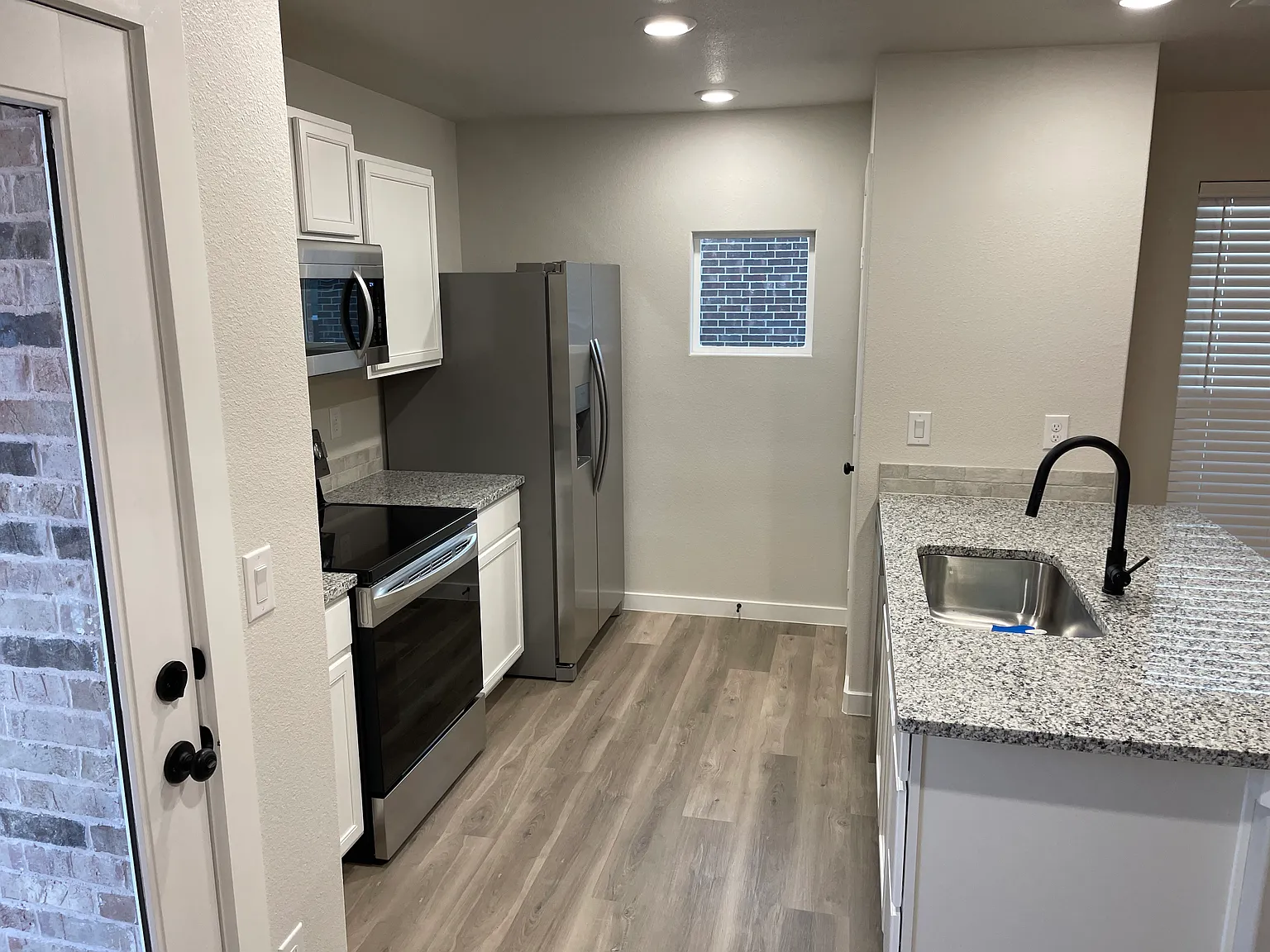 421 Boxelder Dr — Photo 3