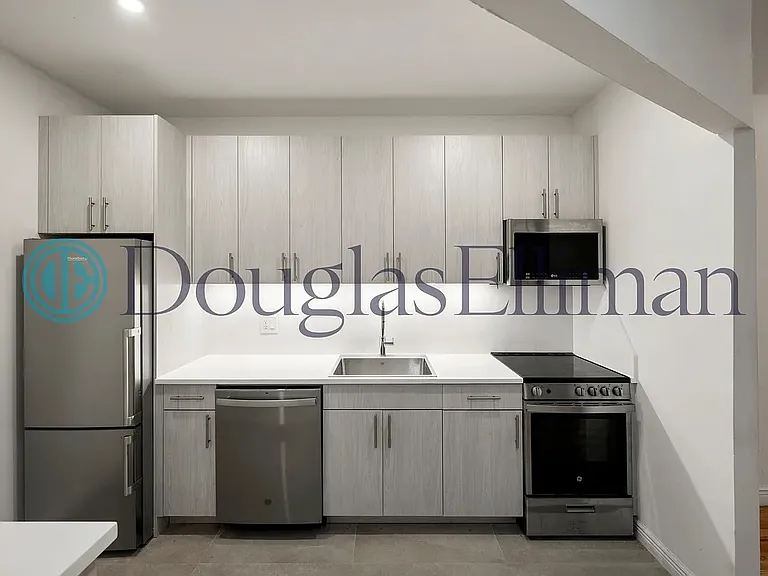 295 Park Ave S #17PHN — Photo 3