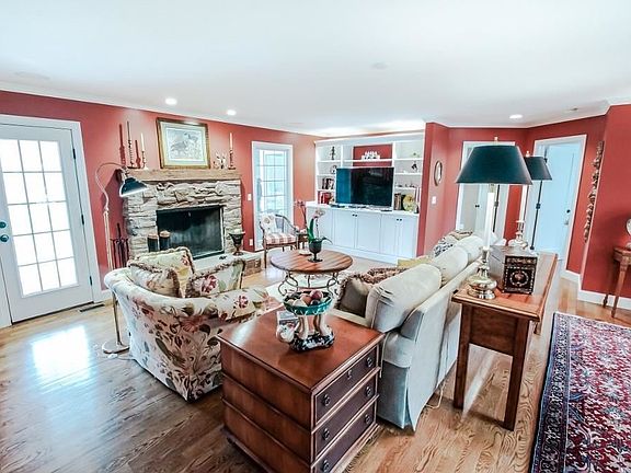 5th image of 8264 Summit Dr