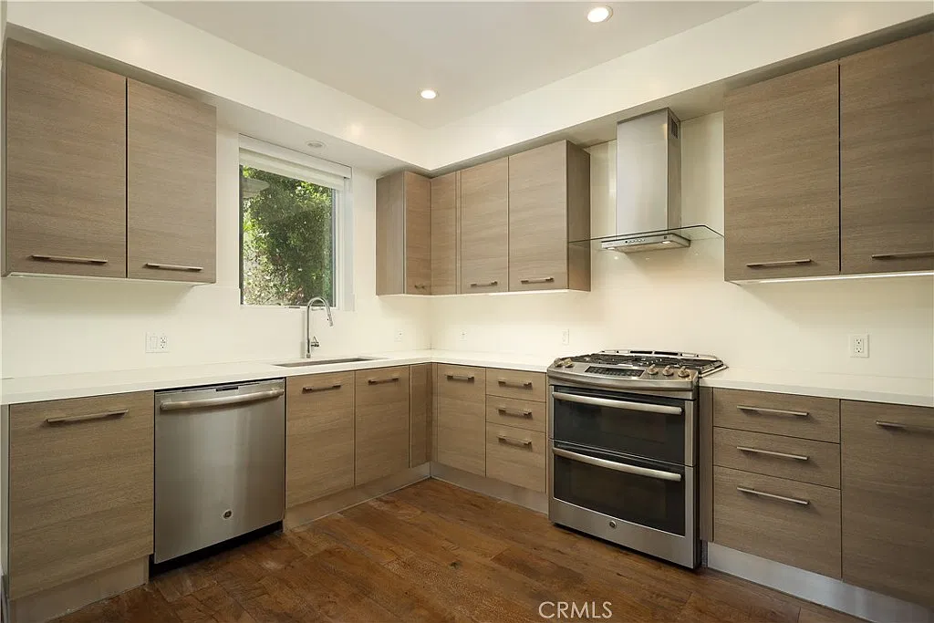 3 bed, 1504 sqft, $7,695 — Photo 4
