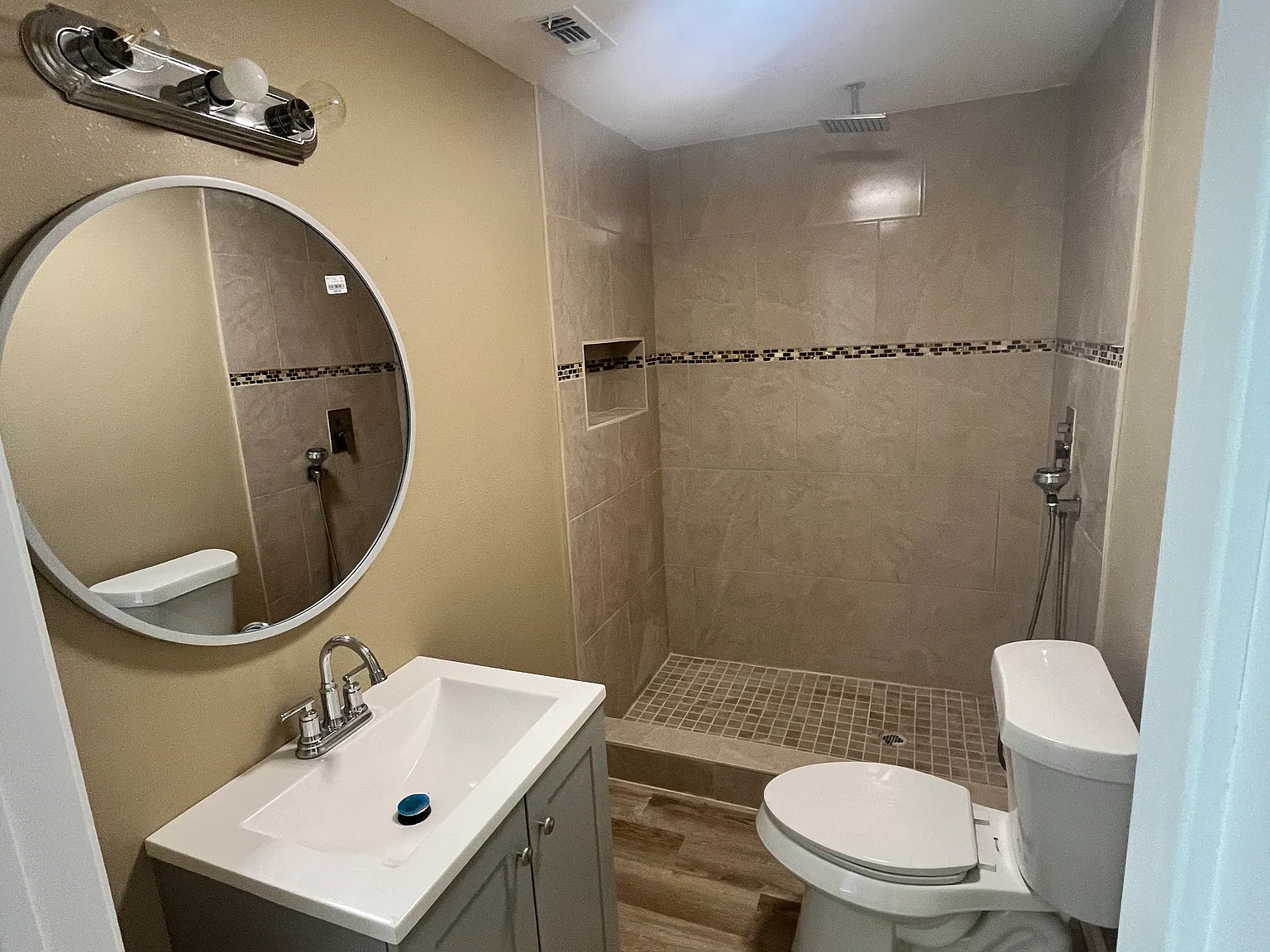 3 Bed 2 Bath Home with Covered Parking — Photo 3