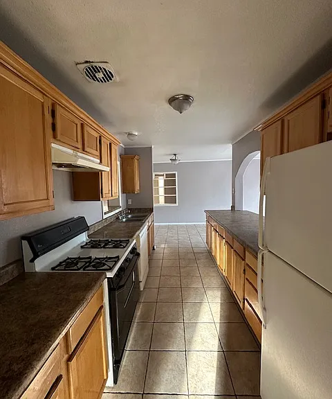 7405 Edgemere Blvd — Photo 5