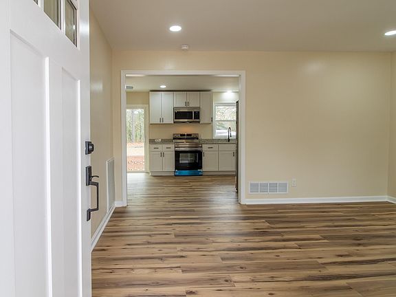 3rd image of 504 Orange Ct