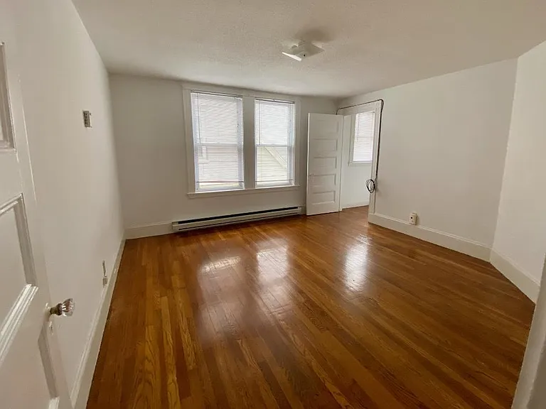 412 Centre St — Photo 2
