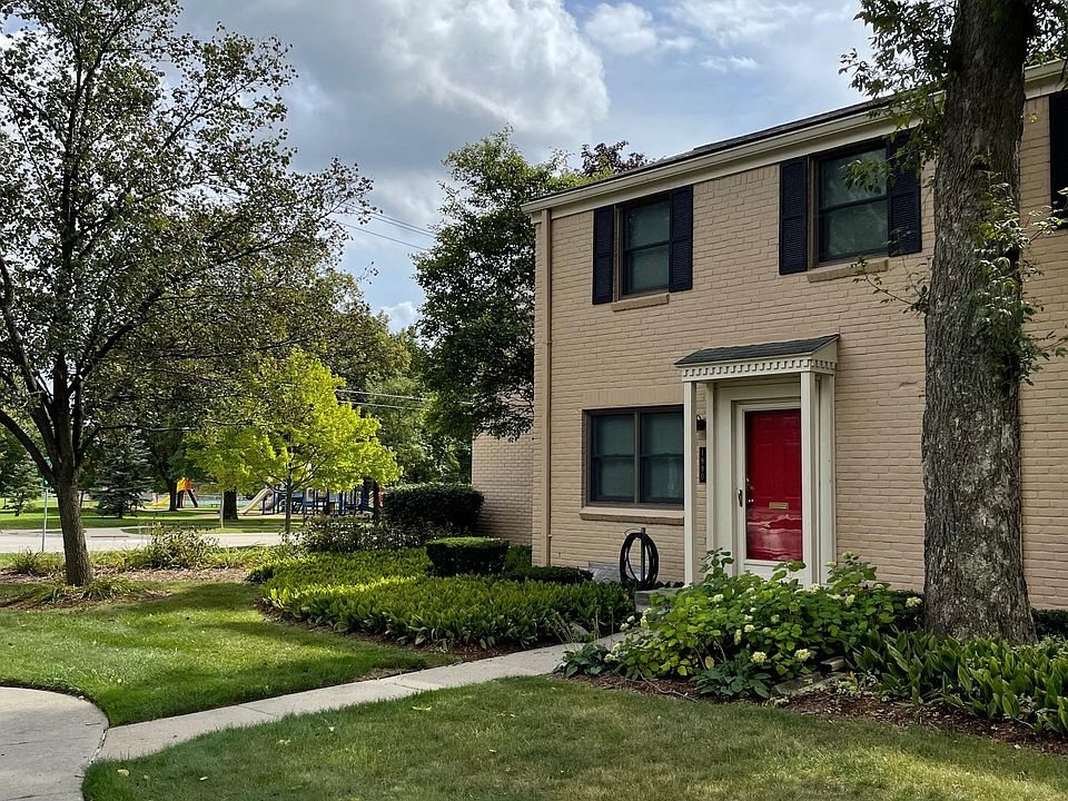 The approach to the townhouse's front door with a view of Pembroke Park.