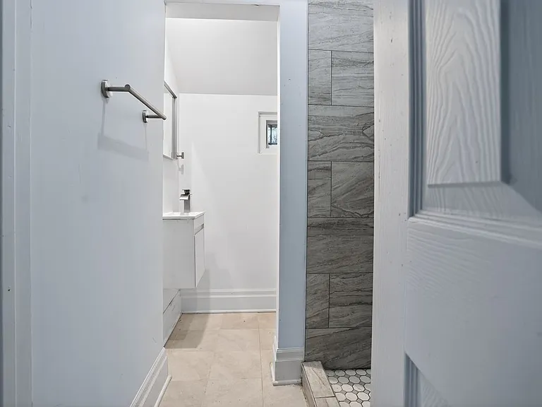 1302 N Dover St — Photo 21