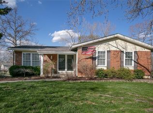 382 Village Creek Dr, Ballwin, MO