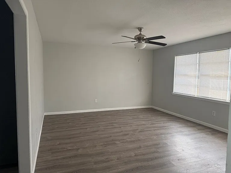 2705 Cambridge St — Photo 2
