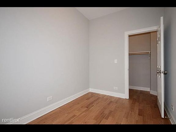 4th image of 2752 W Fullerton Ave