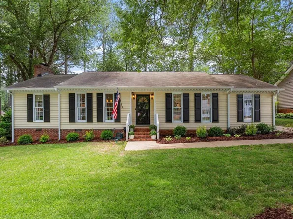 5709 Lakehaven Dr, Raleigh, NC 27612