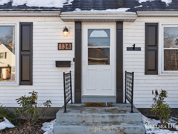 3rd image of 134 Lawrence St NE